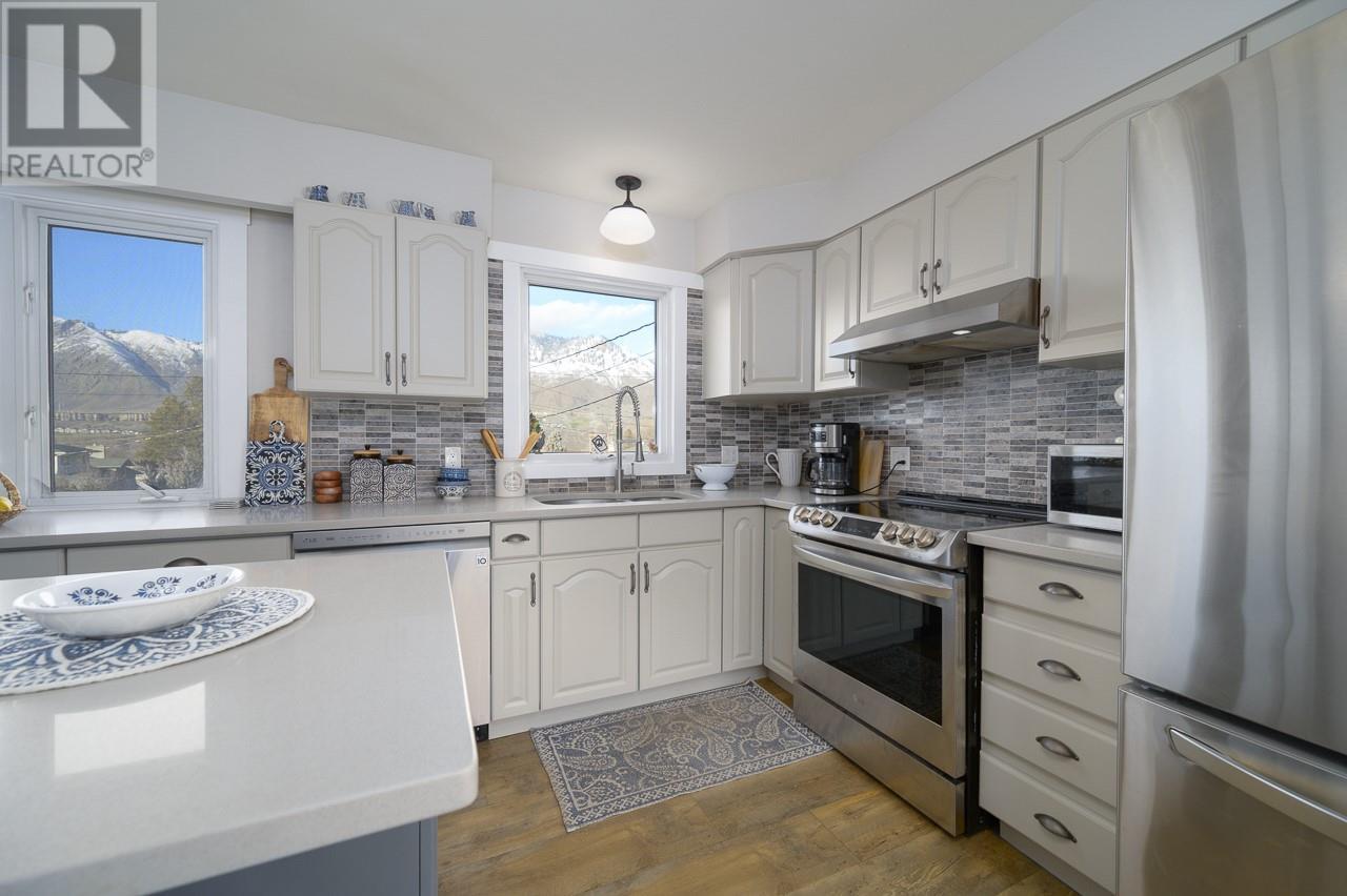 1742 Apple Lane, Kamloops, British Columbia  V2C 4M9 - Photo 9 - 10350596