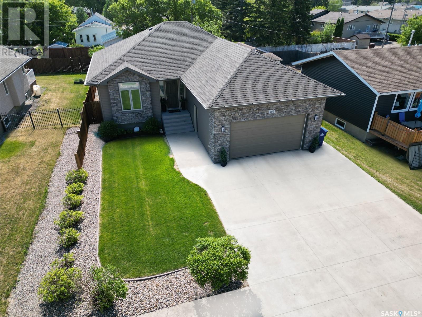 406 3rd STREET W, Wilkie, Saskatchewan