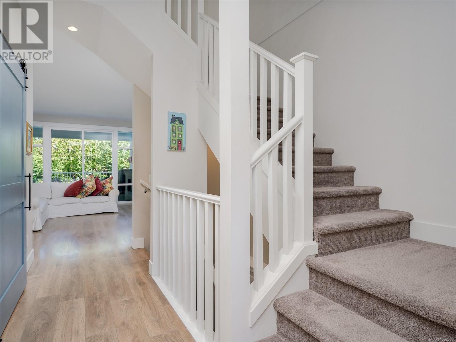 Property at 300 Seafield Rd image 4