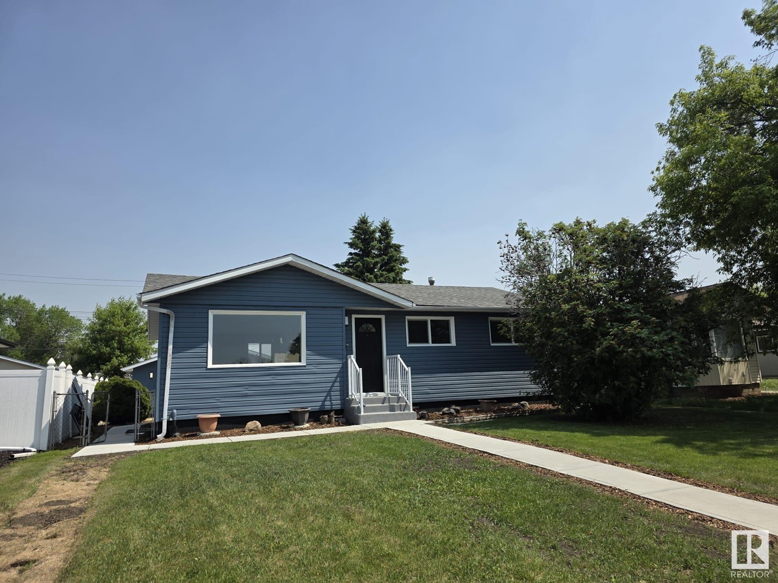 Property at 13403 73 ST NW image 2