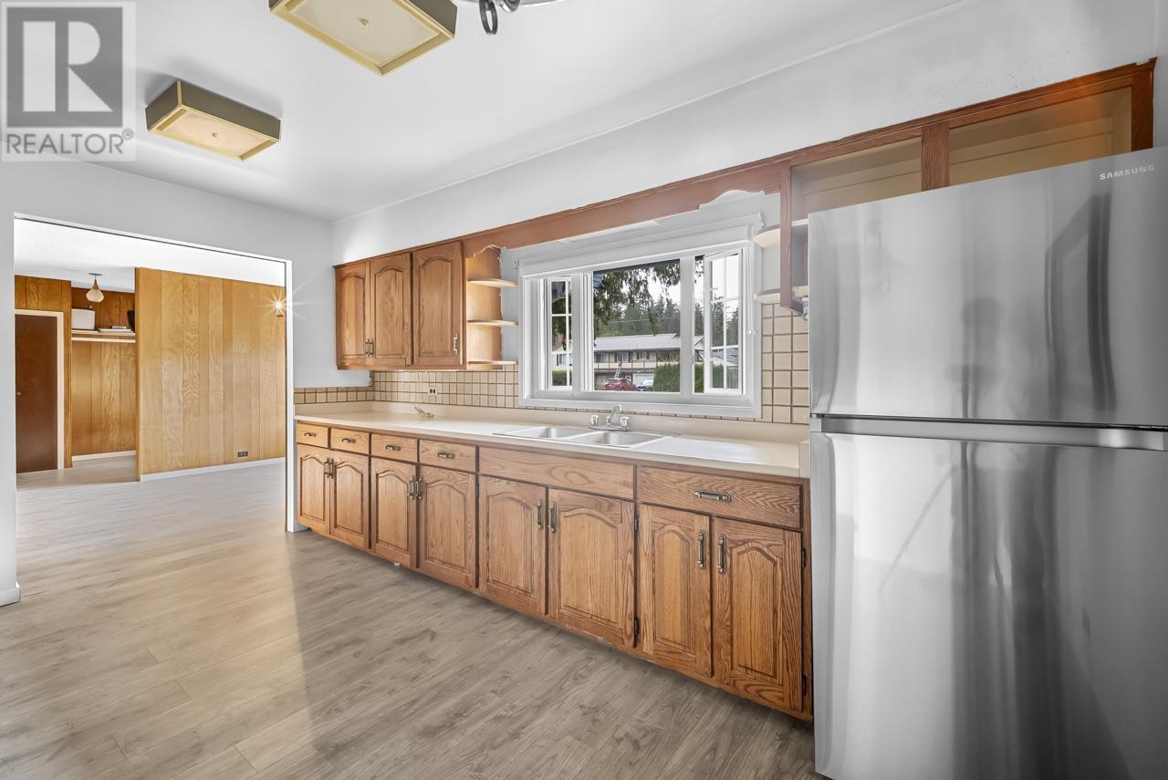 761 Cottonwood Avenue, Coquitlam, British Columbia  V3J 2S8 - Photo 8 - R3010548