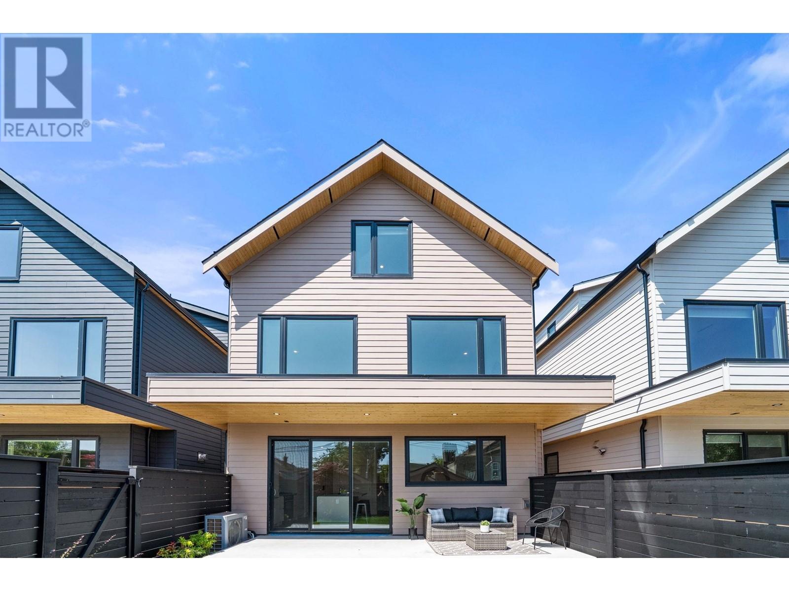 2 628 E 46TH AVENUE, Vancouver, British Columbia