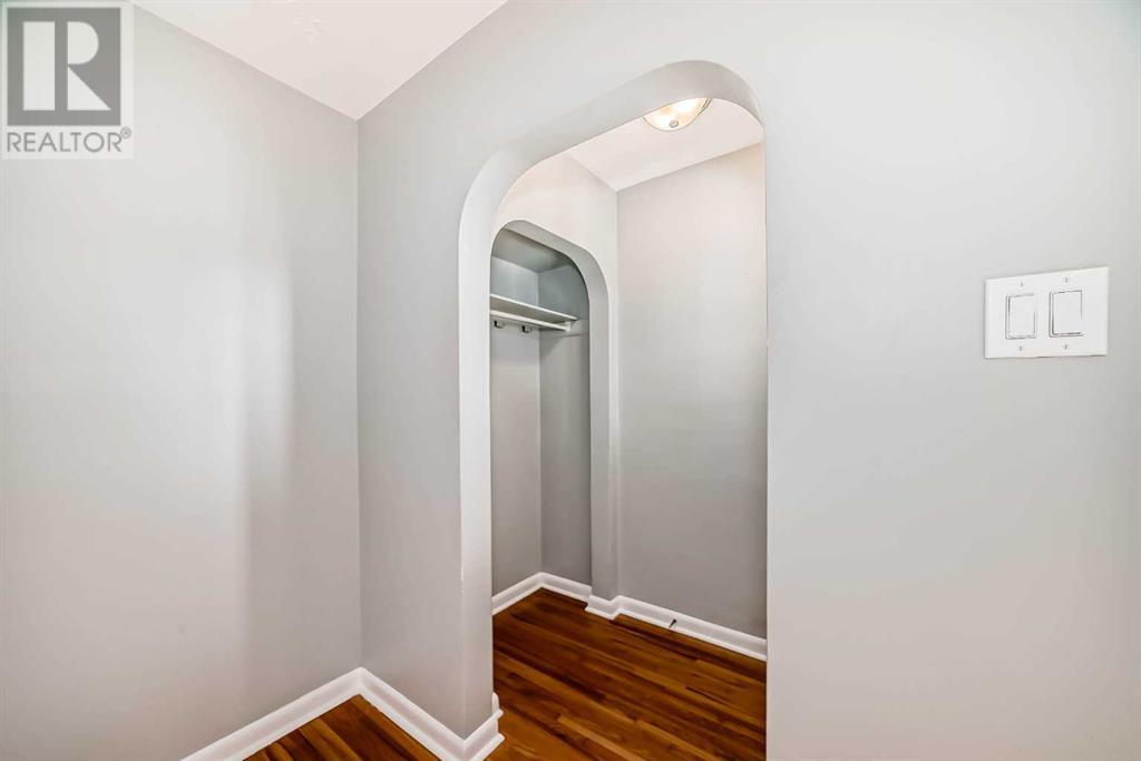 Property at 7 Glenmount Crescent SW image 3