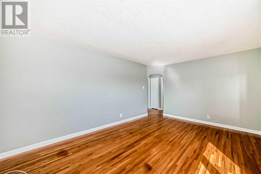Property at 7 Glenmount Crescent SW image 5