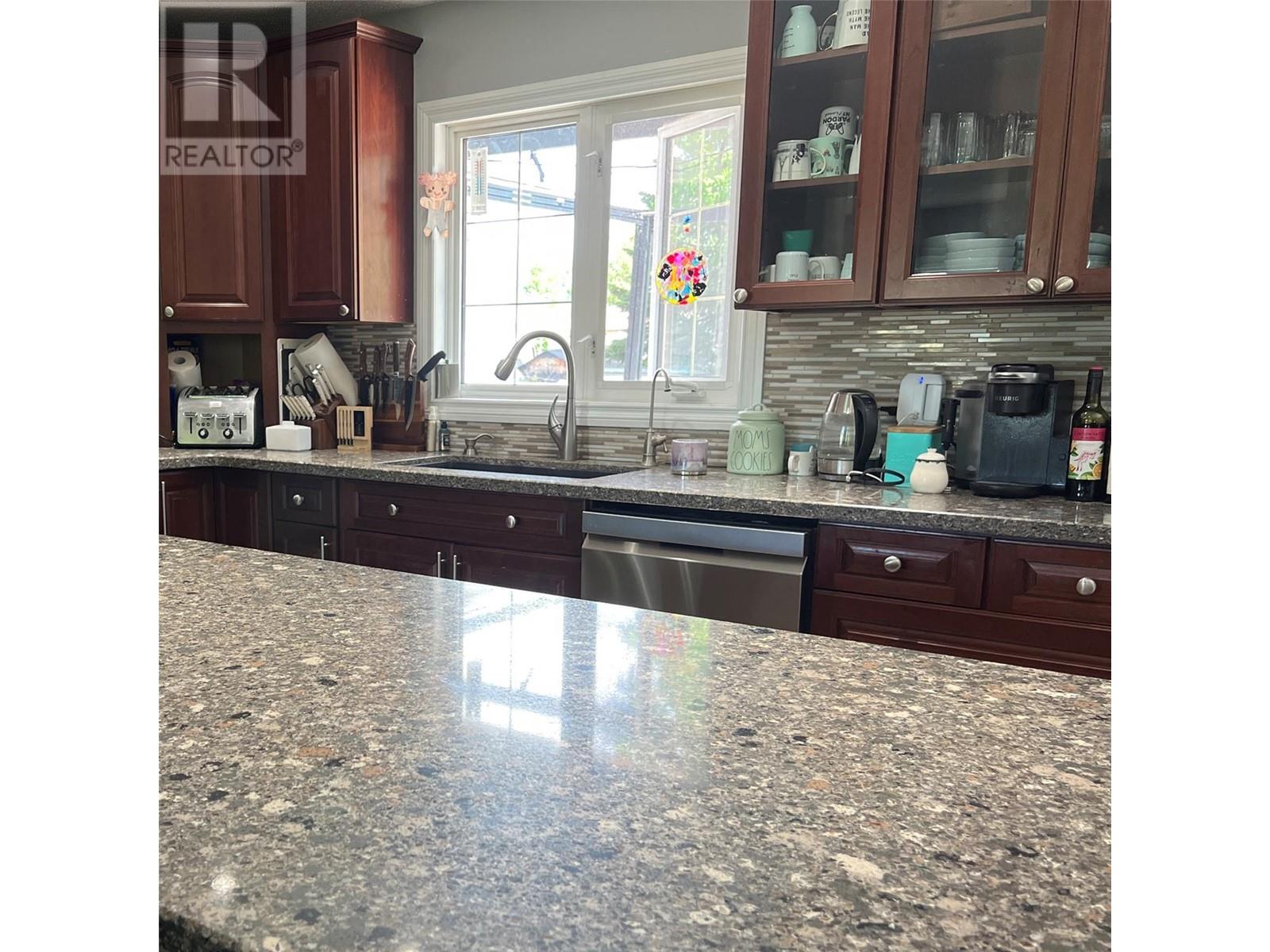 5118 43a Street Ne, Chetwynd, British Columbia  V0C 1J0 - Photo 8 - 10350401