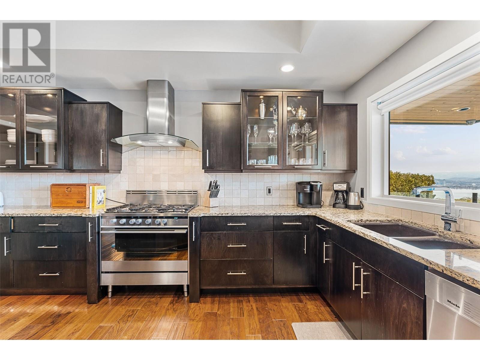 2821 Lakeview Road, West Kelowna, BC V1Z1Y5
