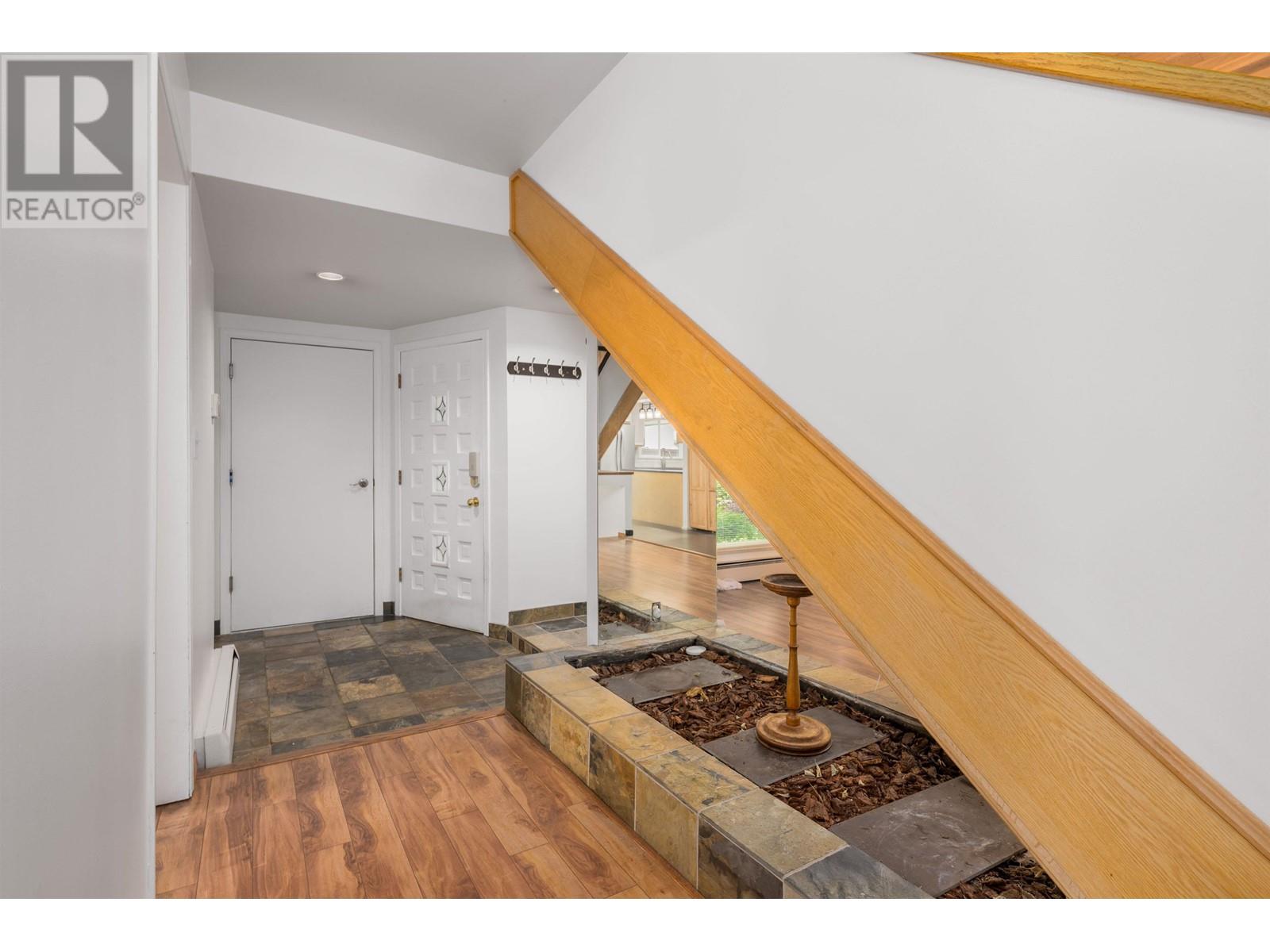 23236 130 Avenue, Maple Ridge, British Columbia  V2X 4S6 - Photo 2 - R3010608