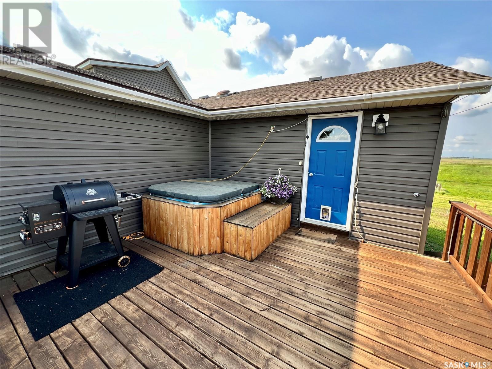 Property at Acreage 2 km from Shaunavon 10 Acres image 4