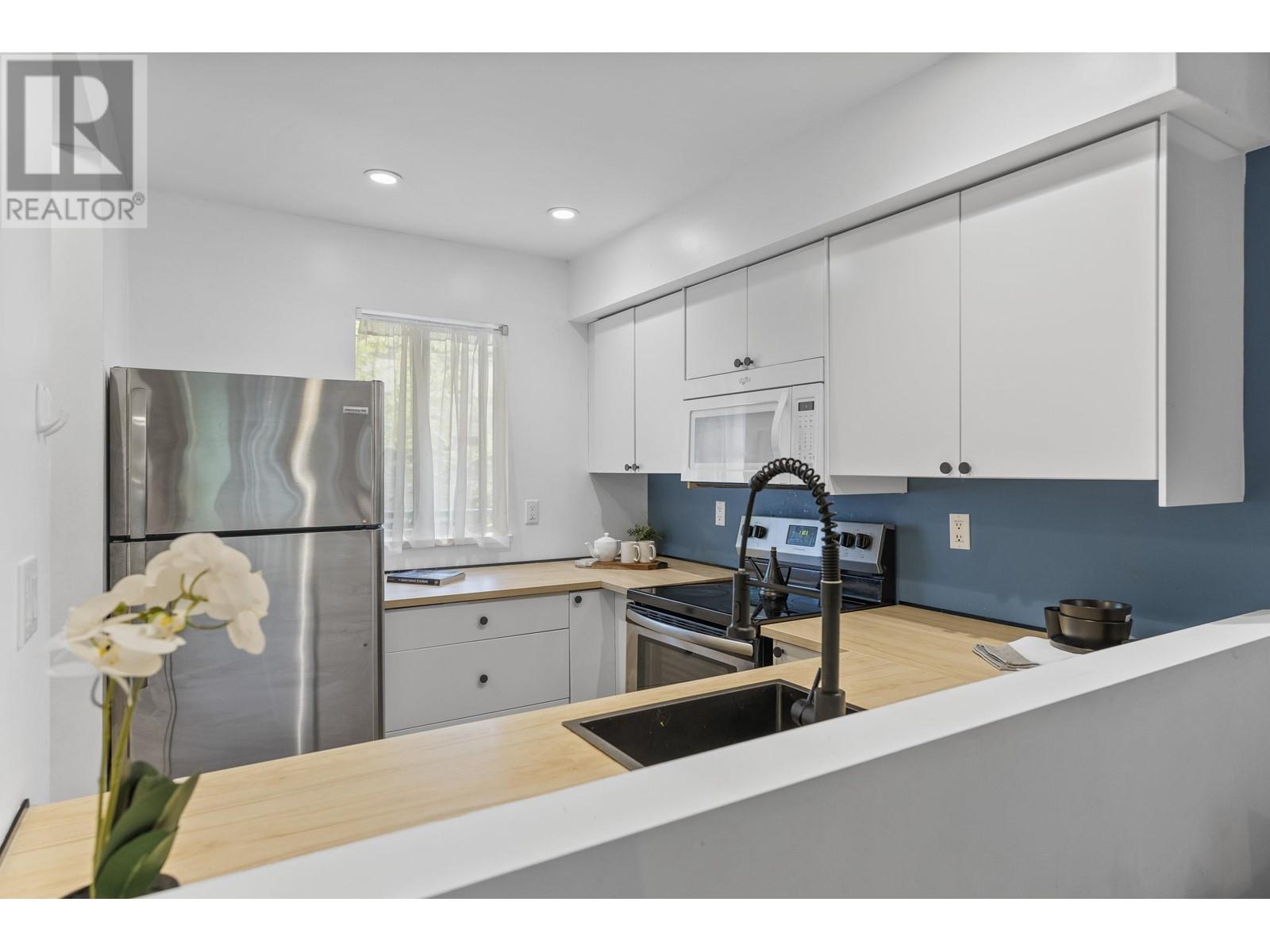 Property at 17 2978 WALTON AVENUE image 1