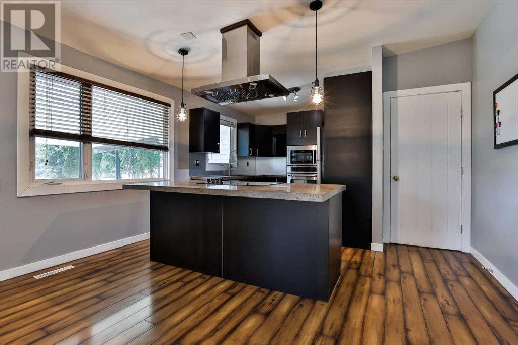 Property at 2110 20 Street S image 3