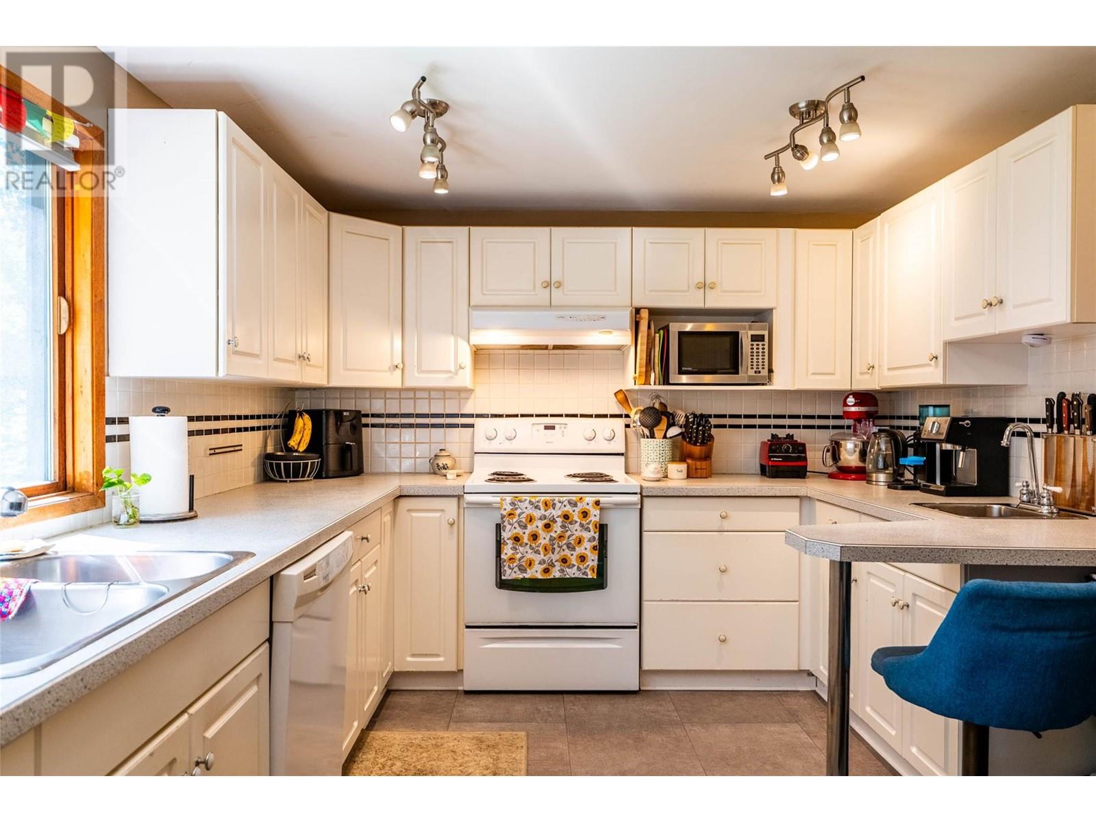194 Trevor Street, Nelson, British Columbia  V1L 2W1 - Photo 30 - 10350188
