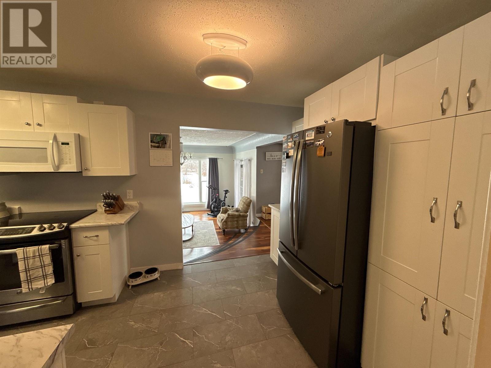 Property at 1384 MOFFAT AVENUE image 4