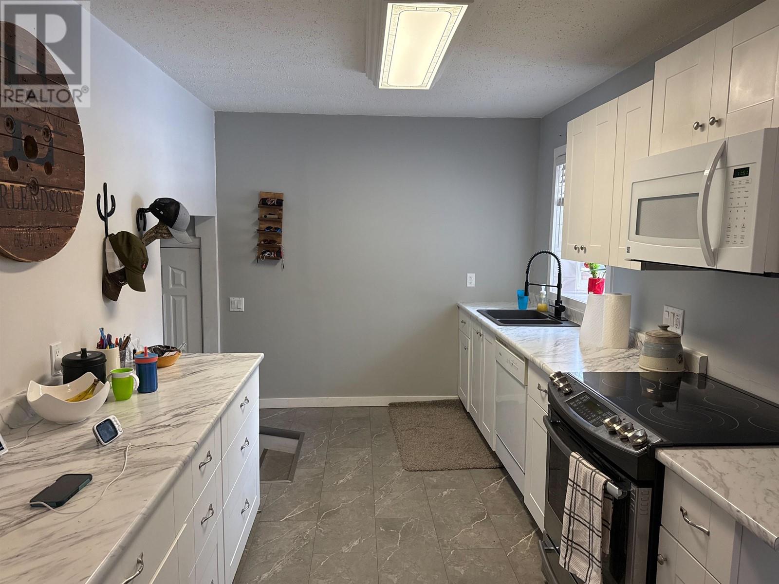 Property at 1384 MOFFAT AVENUE image 5