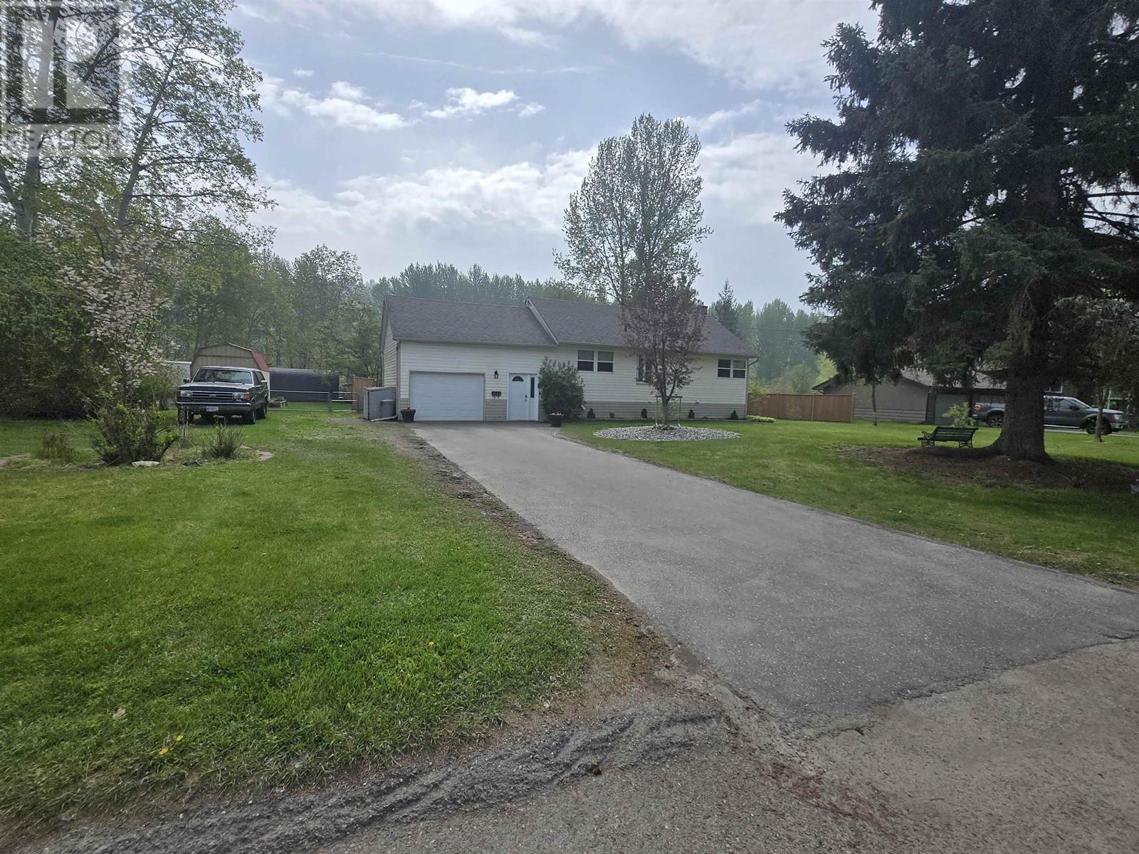 Property at 1384 MOFFAT AVENUE image 3