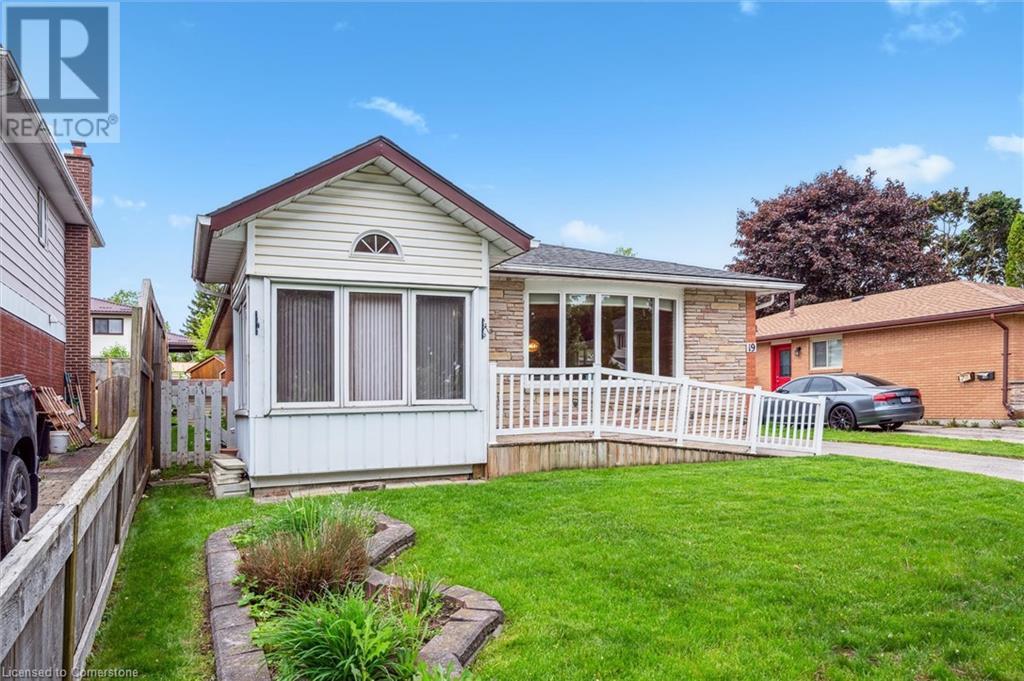 19 Markwood Drive, Kitchener, Ontario  N2M 2H3 - Photo 2 - 40736923