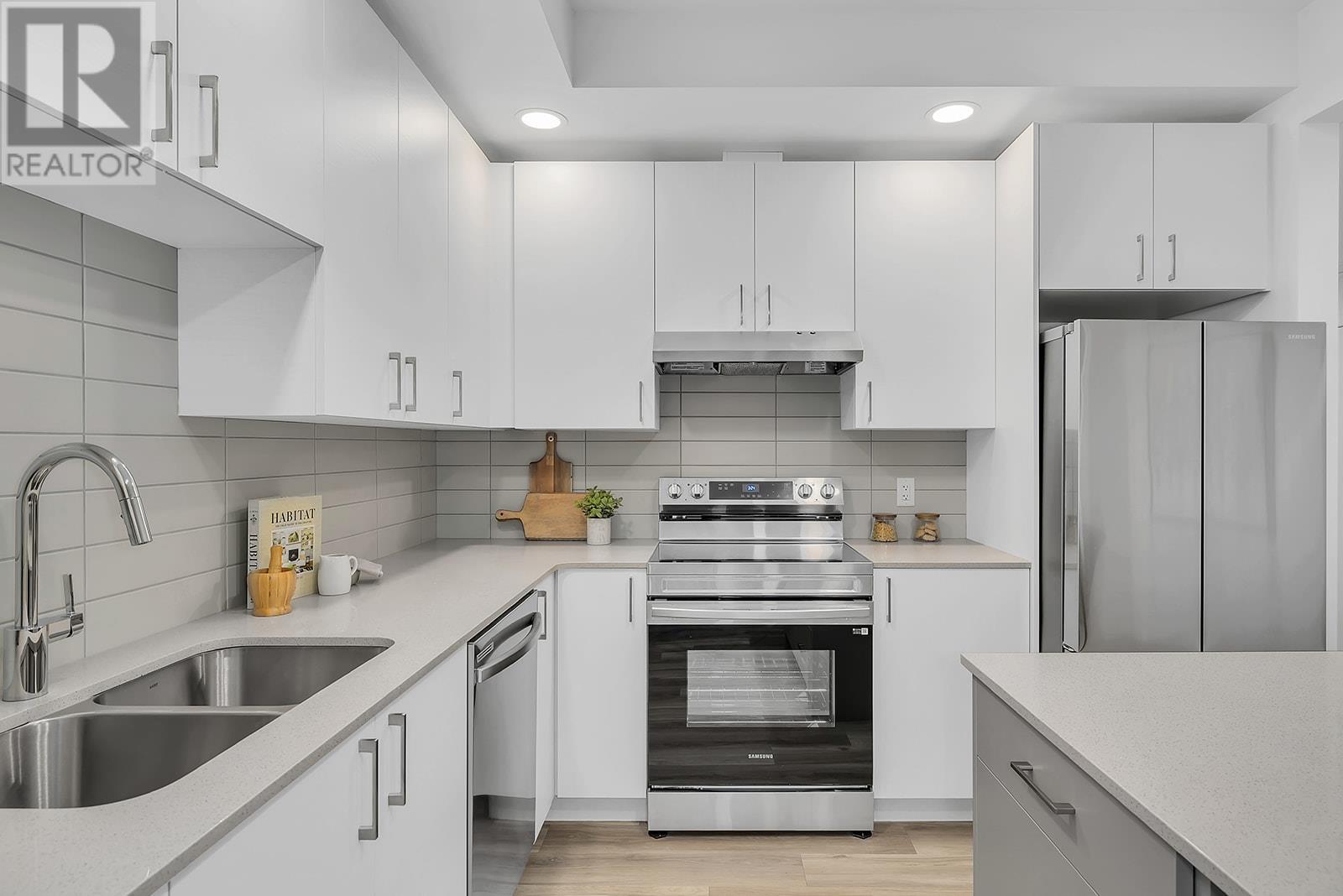 1111 Frost Road Unit# 301, Kelowna, BC V1W0G8