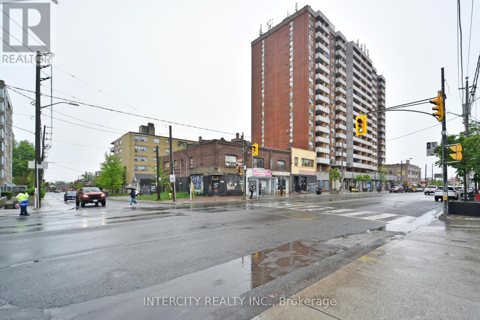 1747 - 1757 Eglinton Avenue W, Toronto, Ontario  M6E 2H7 - Photo 14 - C12154278