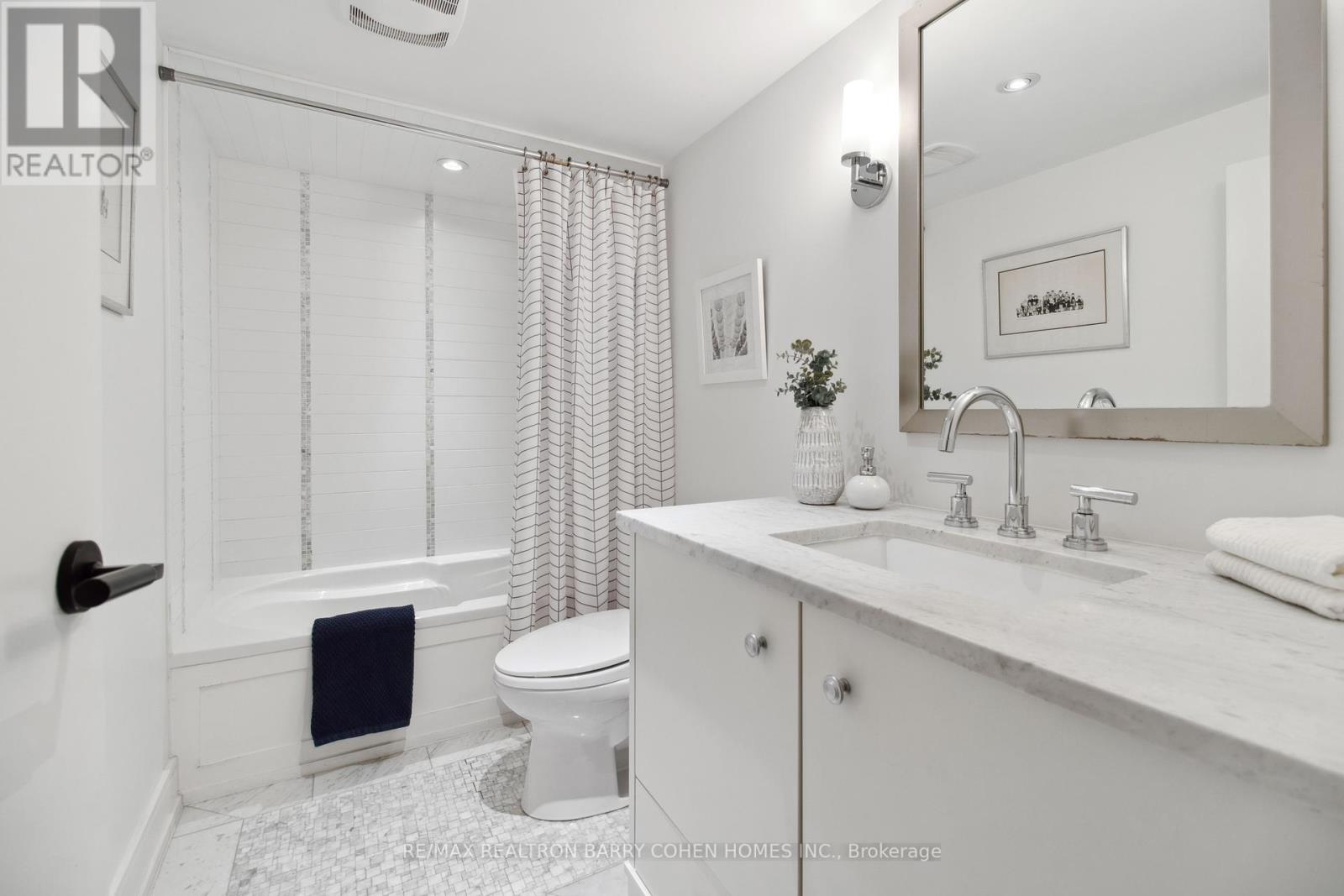 84 Brookview Drive, Toronto (Englemount-Lawrence), Ontario  M6A 2K6 - Photo 32 - C12173113
