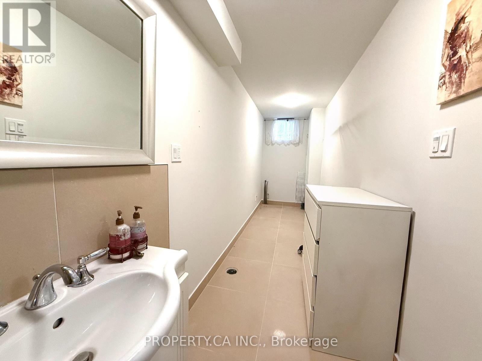 Bsmt - 19 Terrydale Drive, Toronto (Bathurst Manor), Ontario  M3H 5M7 - Photo 5 - C12184513
