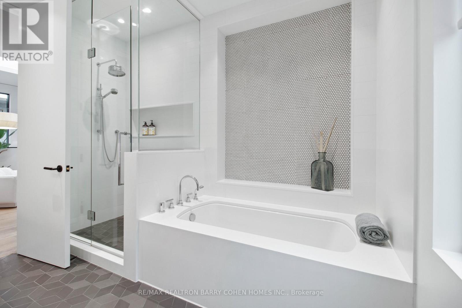 84 Brookview Drive, Toronto, Ontario  M6A 2K6 - Photo 25 - C12173113