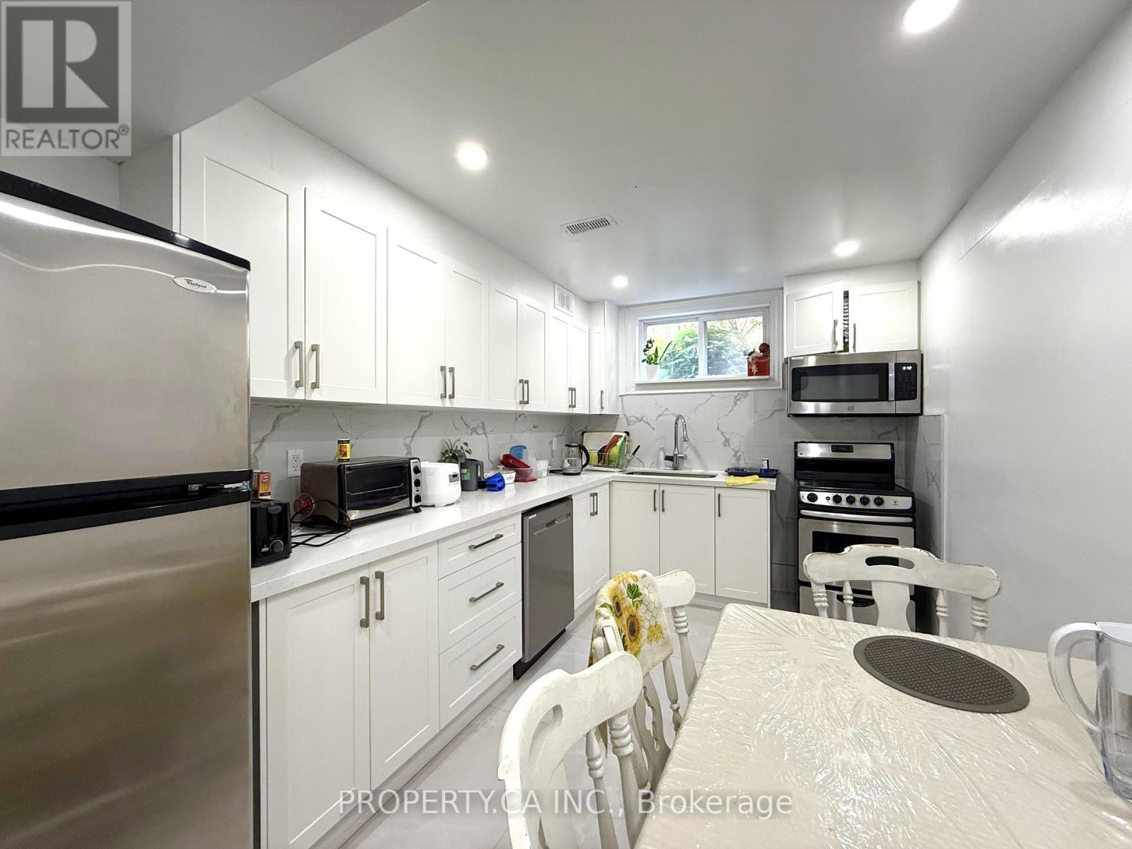 Bsmt - 19 Terrydale Drive, Toronto (Bathurst Manor), Ontario  M3H 5M7 - Photo 7 - C12184513