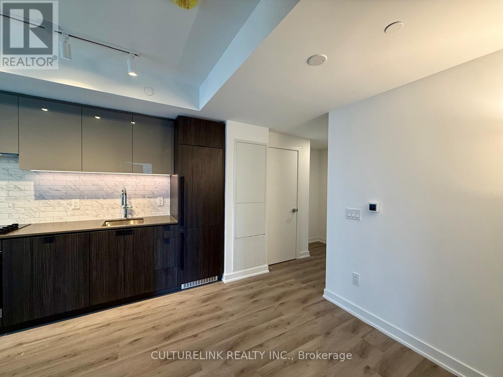 2003 - 252 Church Street, Toronto, Ontario  M5B 0E6 - Photo 2 - C12192522