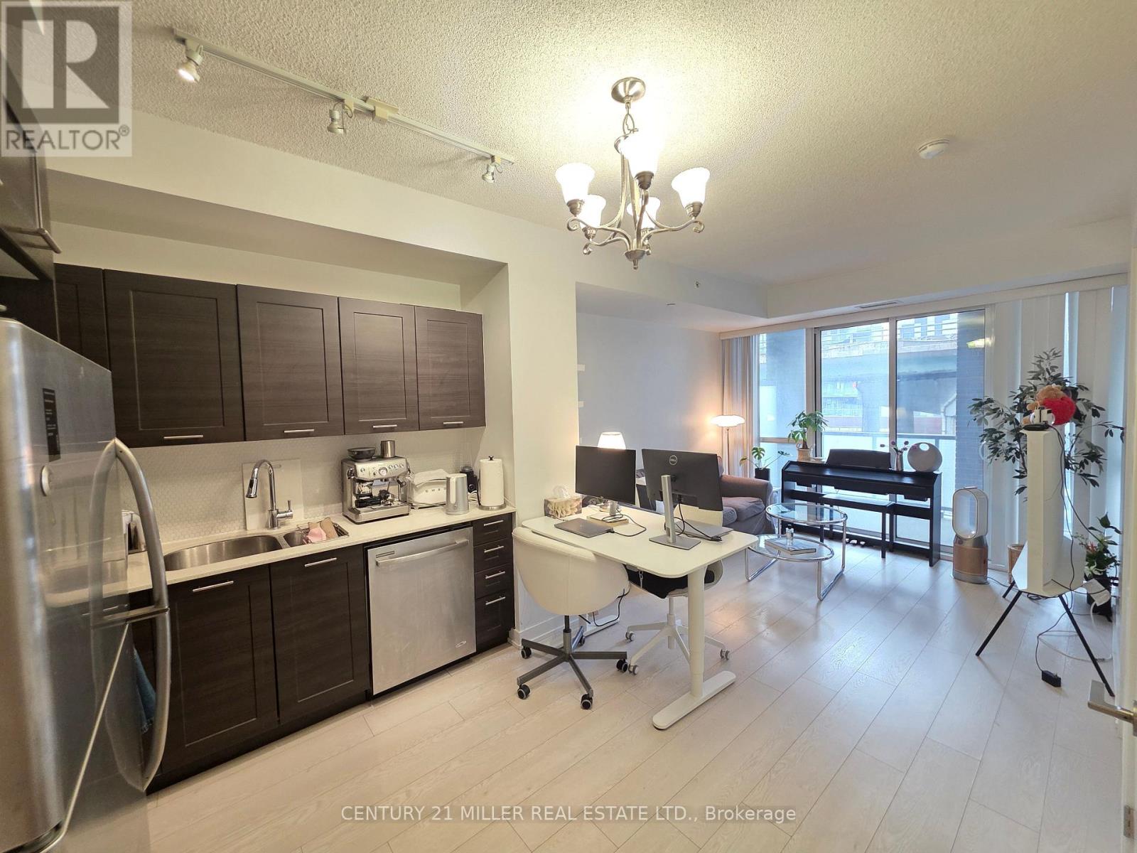 536 - 20 Bruyeres Mews, Toronto, Ontario  M5V 0G8 - Photo 7 - C12192534