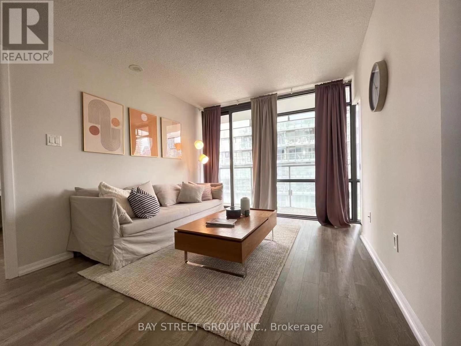 609 - 38 Grenville Street, Toronto (Bay Street Corridor), Ontario  M4Y 1A5 - Photo 1 - C12192602