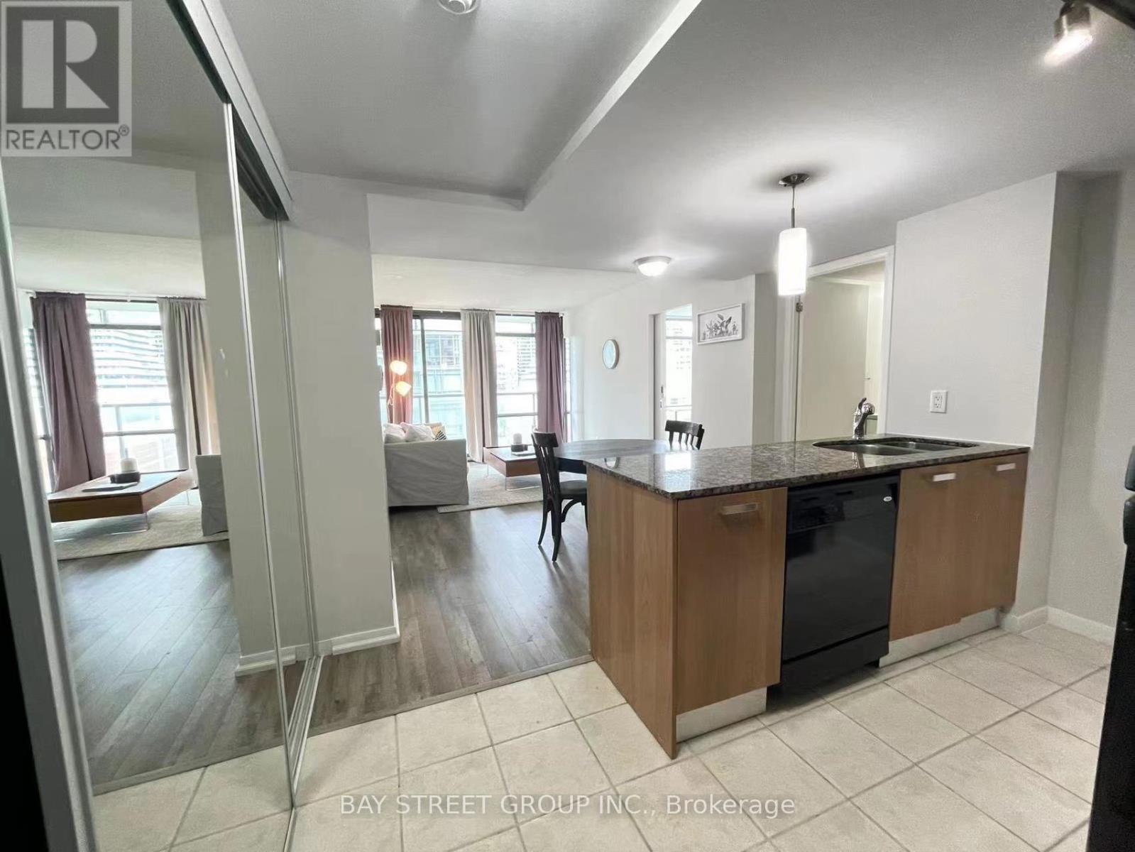 609 - 38 Grenville Street, Toronto (Bay Street Corridor), Ontario  M4Y 1A5 - Photo 9 - C12192602