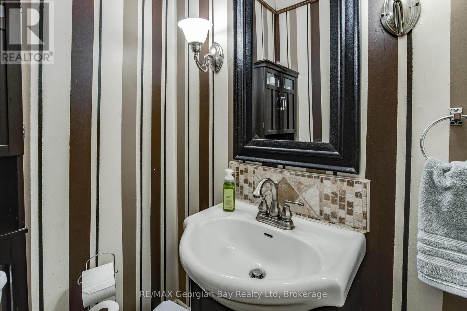 714 6th Avenue, Tay, Ontario  L0K 1R0 - Photo 14 - S12192682