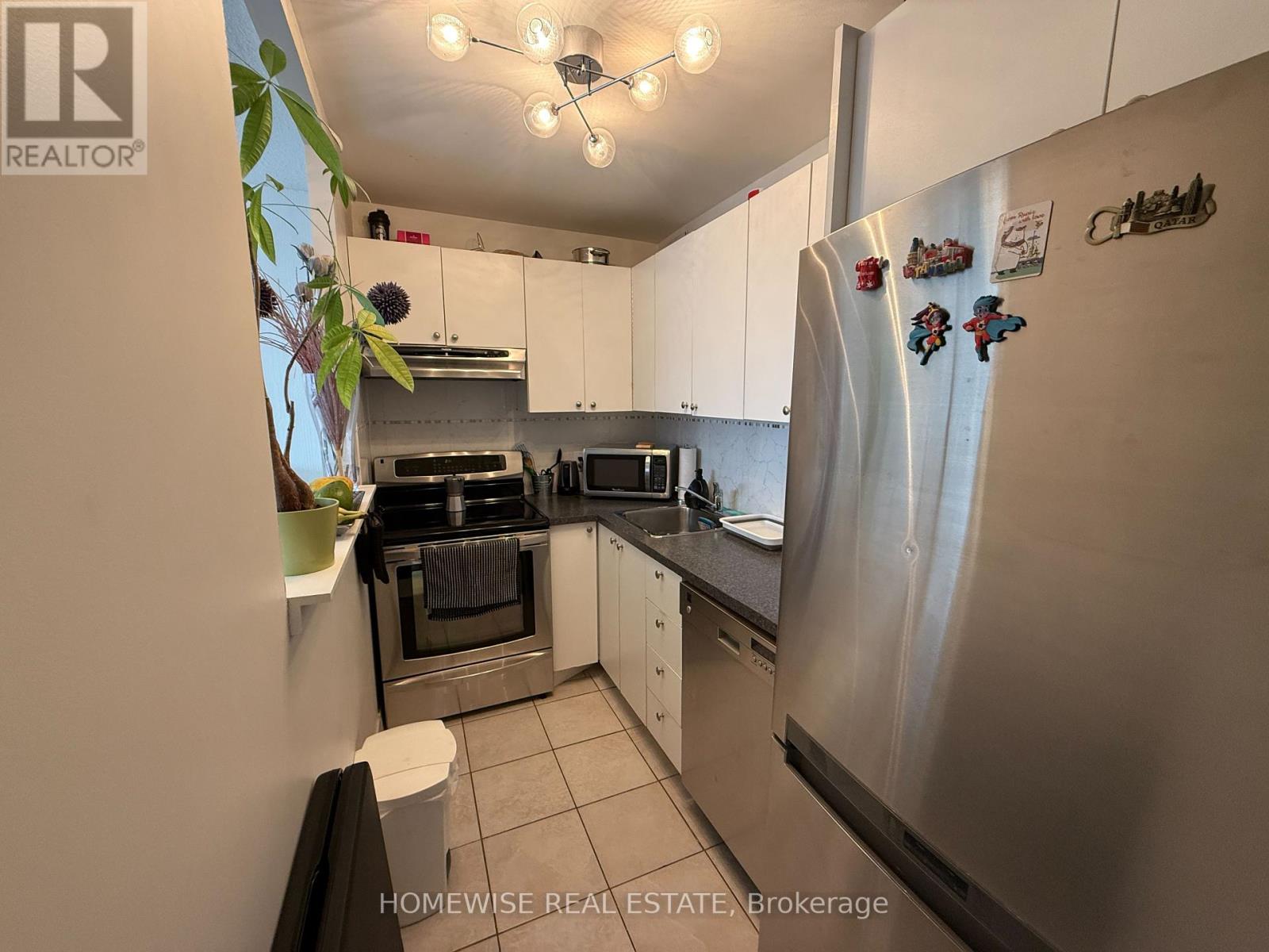 1603 - 914 Yonge Street, Toronto (Annex), Ontario  M4W 3C8 - Photo 5 - C12192623