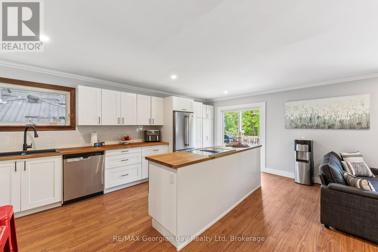 86 Mcarthur Drive, Penetanguishene, Ontario  L9M 1W9 - Photo 6 - S12192721