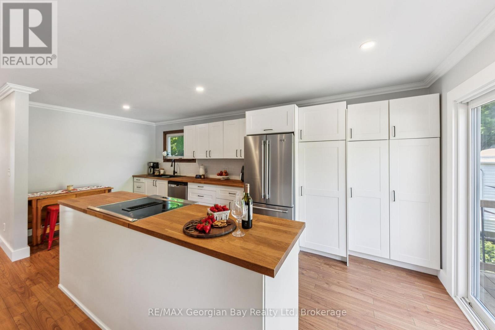 86 Mcarthur Drive, Penetanguishene, Ontario  L9M 1W9 - Photo 8 - S12192721