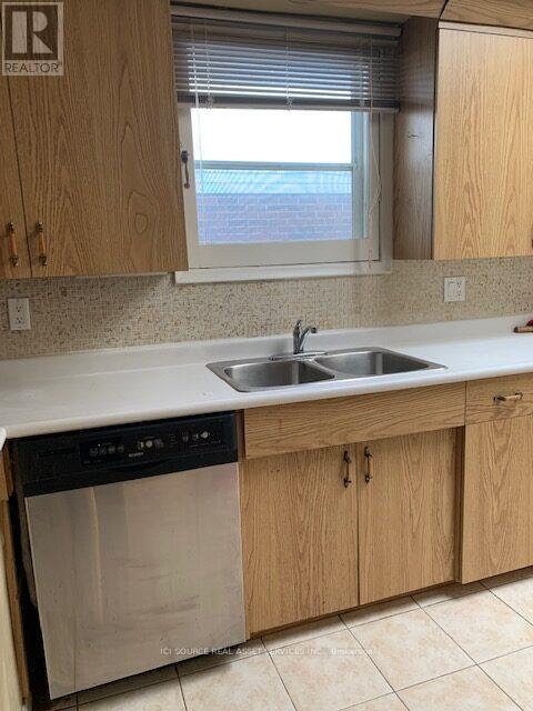Upper - 241 Burnett Avenue, Toronto, Ontario  M2N 1V9 - Photo 4 - C12192664