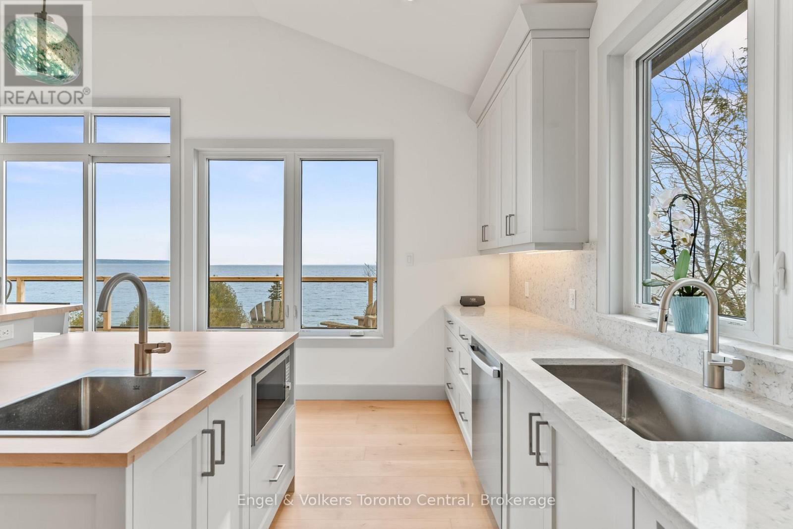 256 Cape Chin N Shore Road, Northern Bruce Peninsula, Ontario  N0H 1W0 - Photo 14 - X12114053