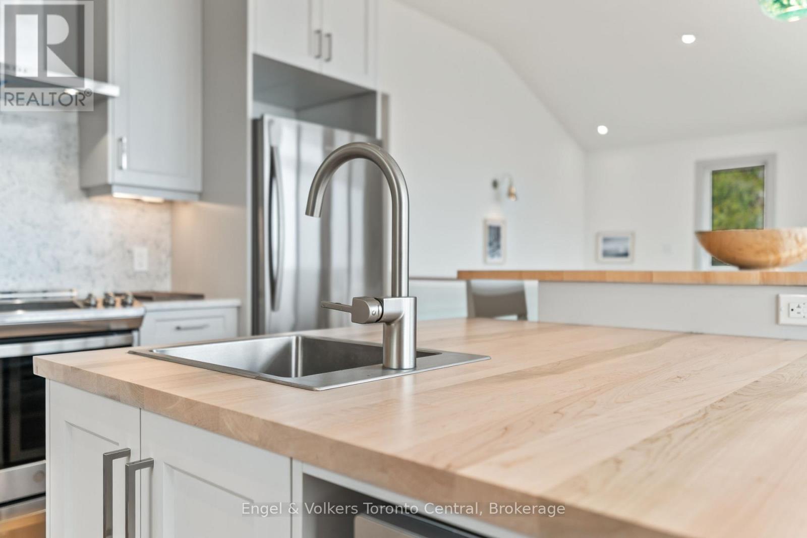 256 Cape Chin N Shore Road, Northern Bruce Peninsula, Ontario  N0H 1W0 - Photo 16 - X12114053