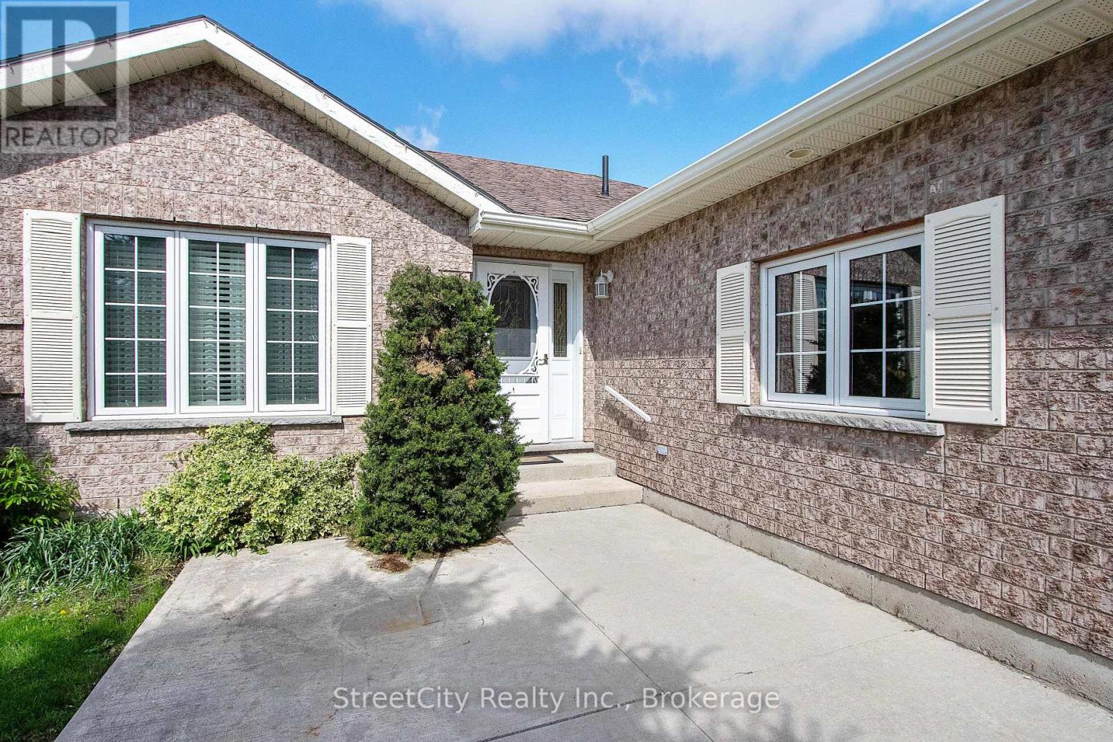 21 - 30 Ann Street, St. Marys, Ontario  N4X 1C8 - Photo 5 - X12159075