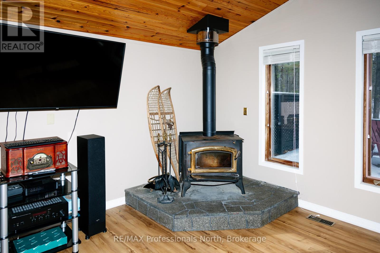 15111 Highway 35, Minden Hills, Ontario  K0M 2K0 - Photo 8 - X12081229