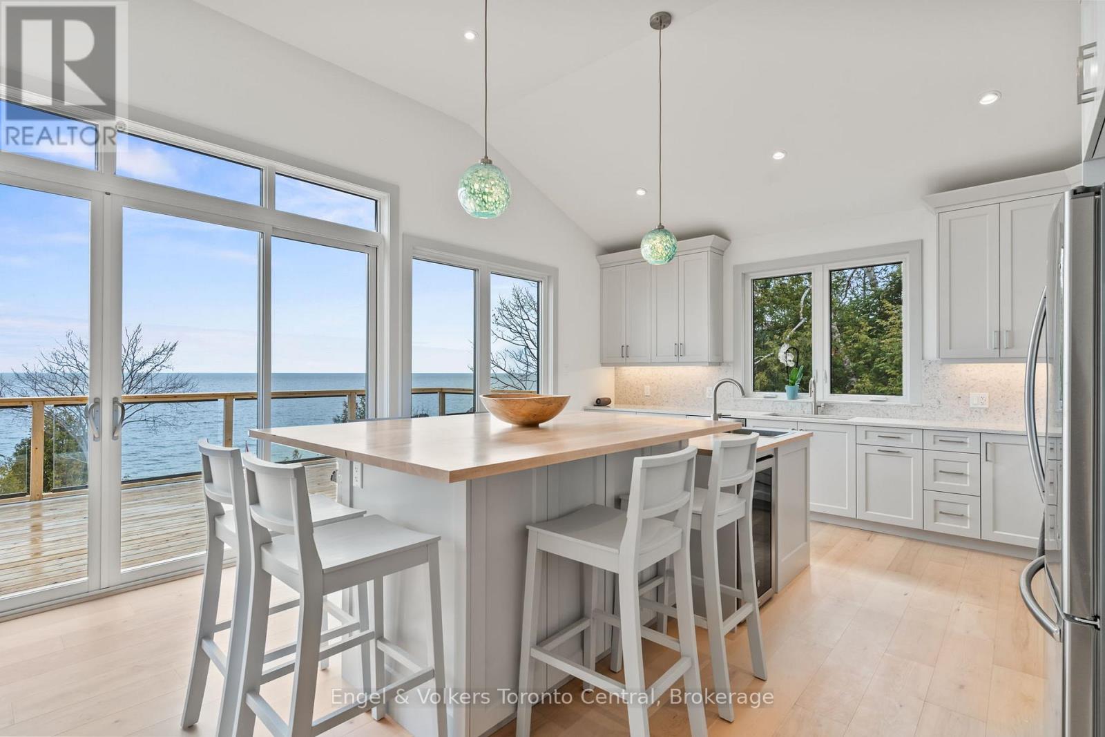 256 Cape Chin N Shore Road, Northern Bruce Peninsula, Ontario  N0H 1W0 - Photo 12 - X12114053