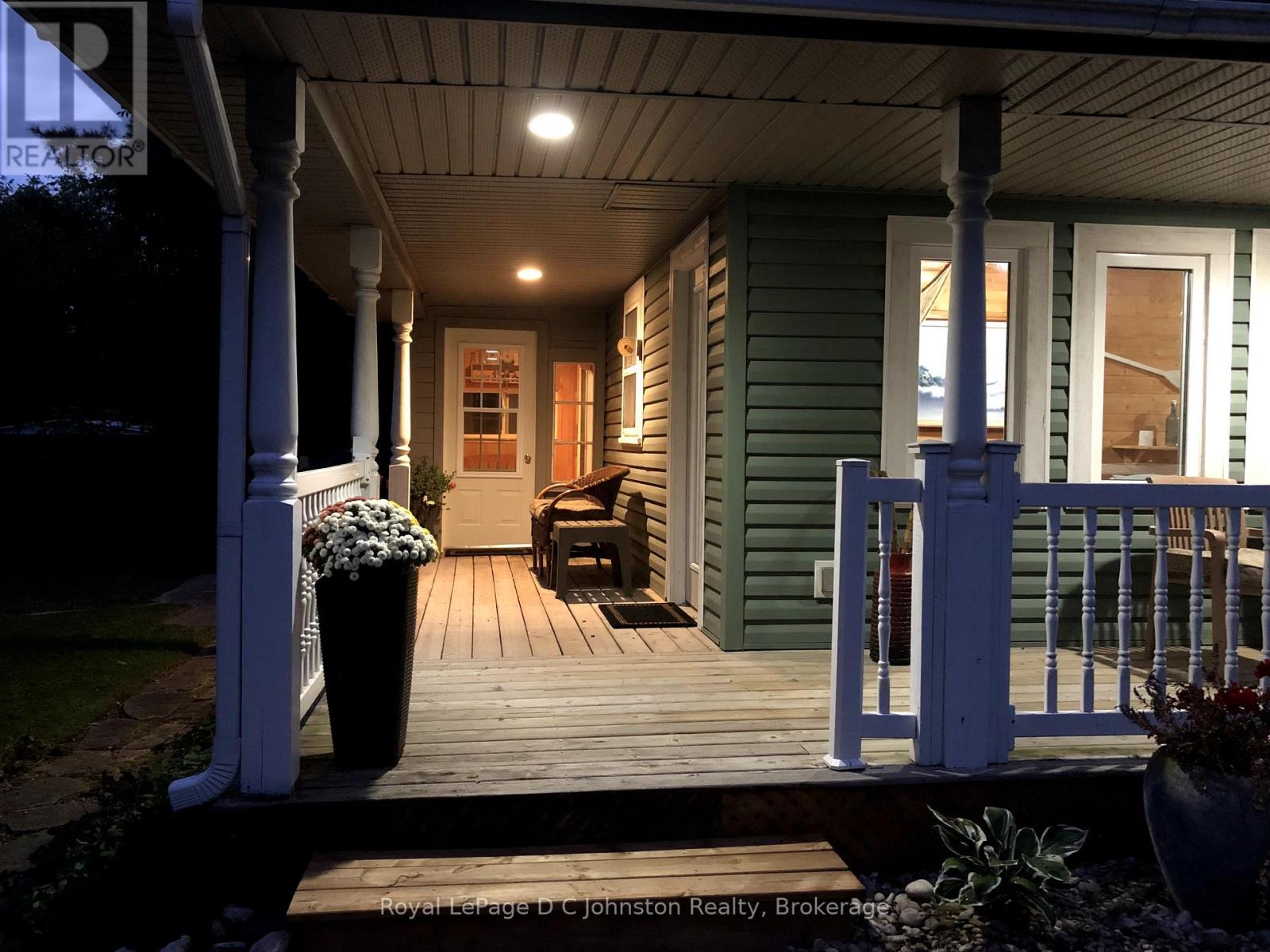 62 Grey Street N, Saugeen Shores, Ontario  N0H 2L0 - Photo 2 - X12157097