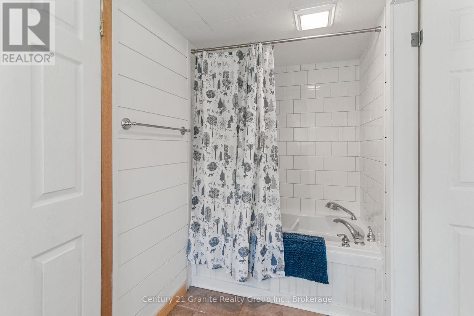 1036 Shirleys Road, Dysart Et Al, Ontario  K0M 1S0 - Photo 10 - X12181283