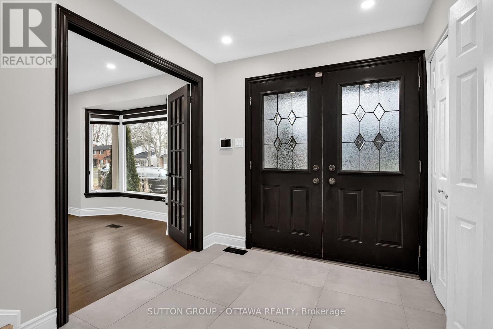 13 Weatherwood Crescent, Ottawa, Ontario  K2E 7C5 - Photo 3 - X12105867