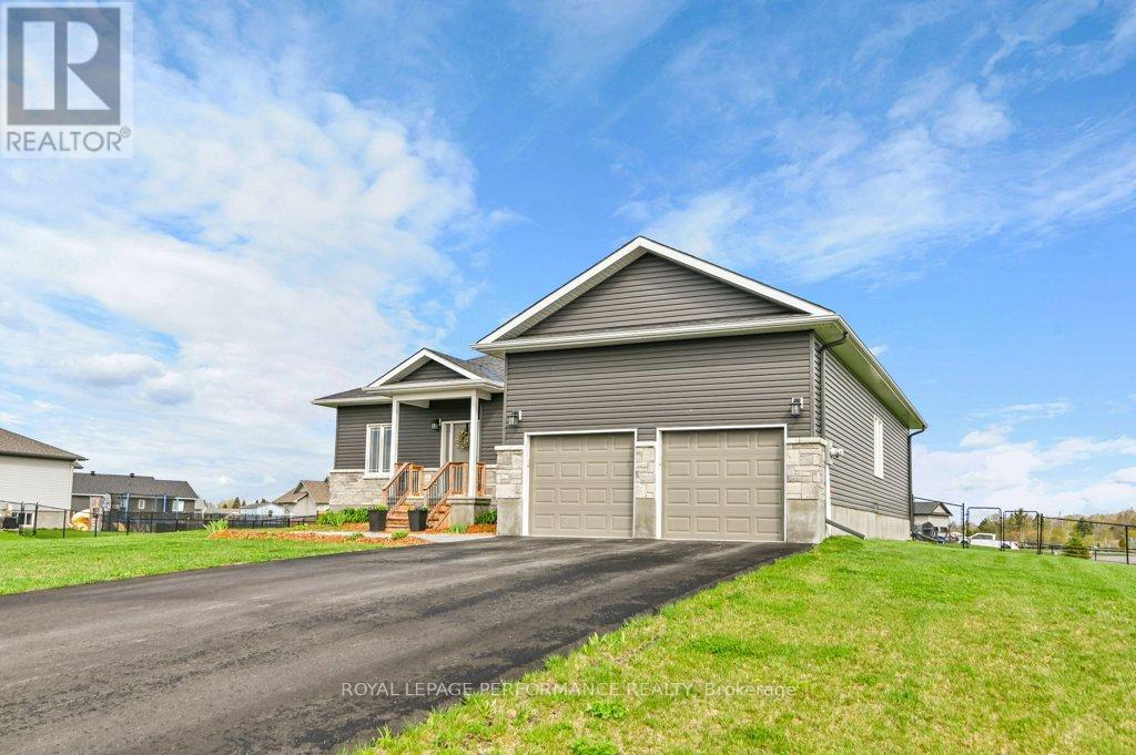 3569 Crosswind Crescent, Ottawa, Ontario  K0A 2W0 - Photo 3 - X12134561