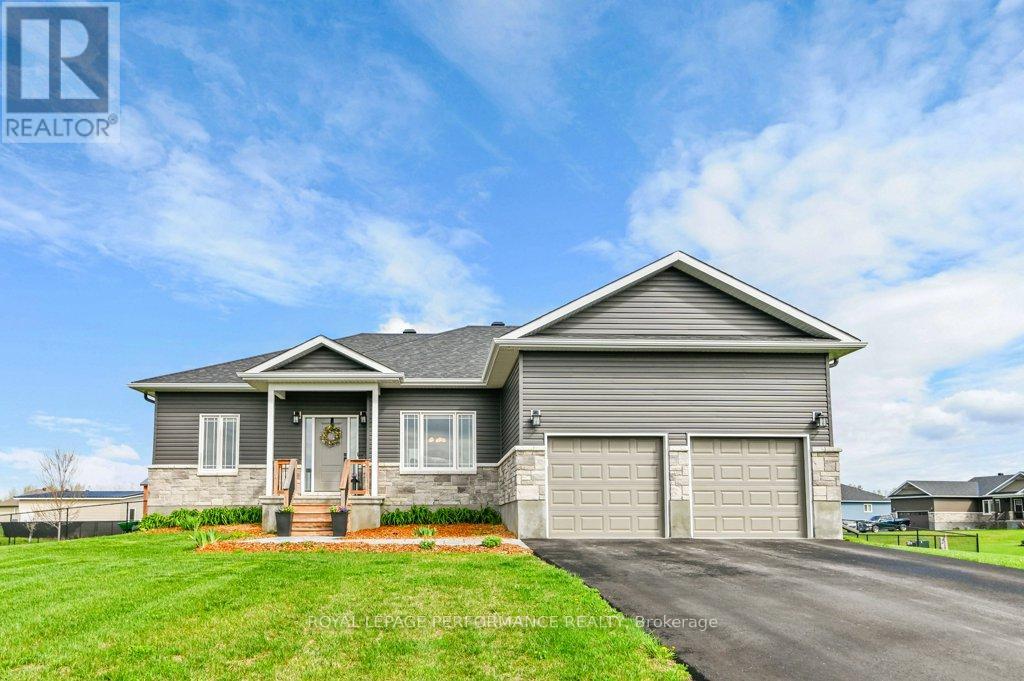3569 Crosswind Crescent, Ottawa, Ontario  K0A 2W0 - Photo 2 - X12134561
