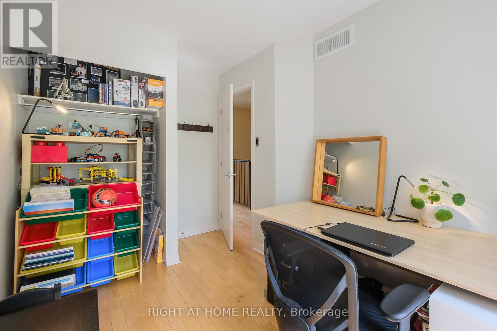 19 Tuscan Private, Ottawa, Ontario  K1R 1C6 - Photo 37 - X12192070
