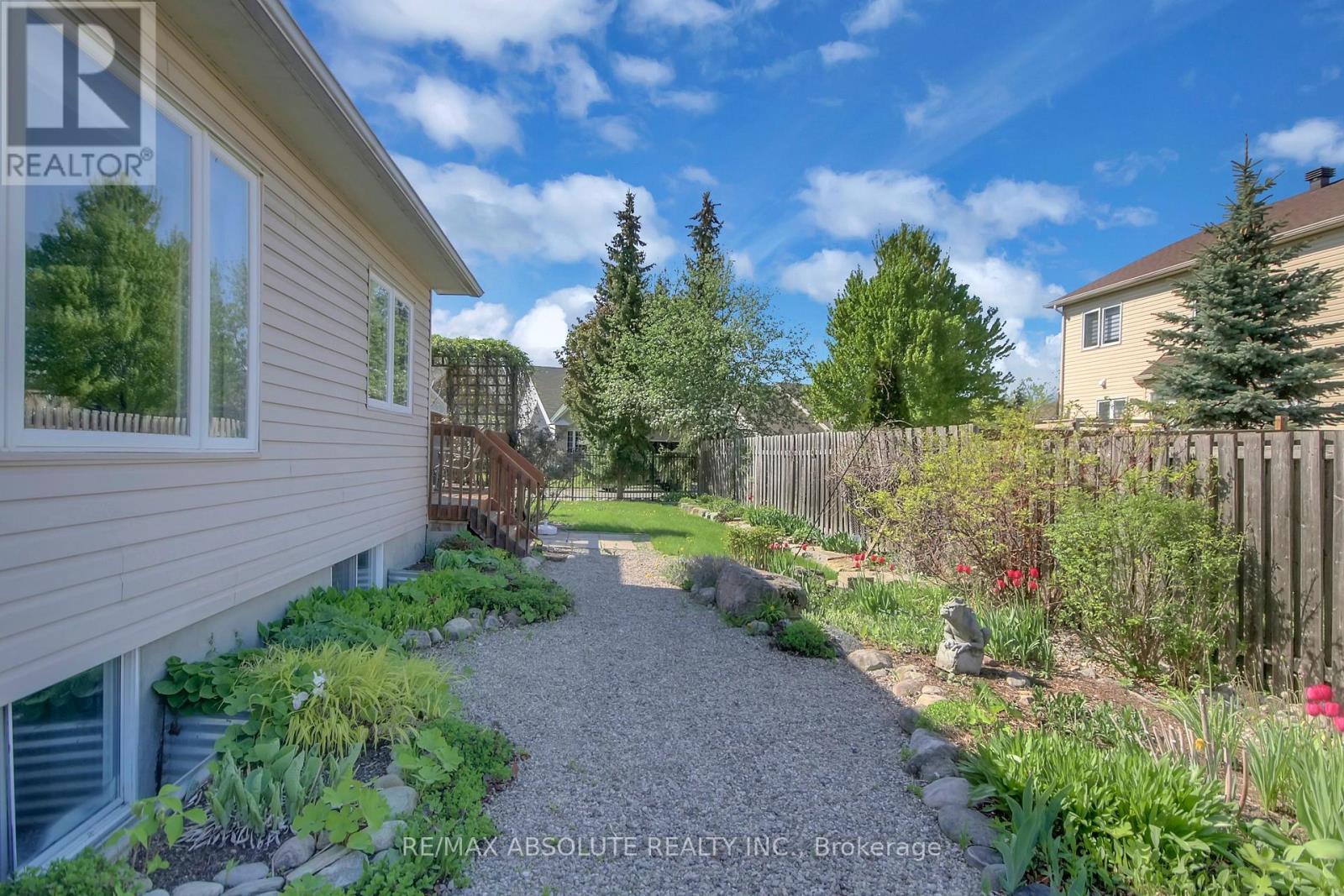 9 Camberley Street, Ottawa, Ontario  K2G 6Y2 - Photo 18 - X12192650