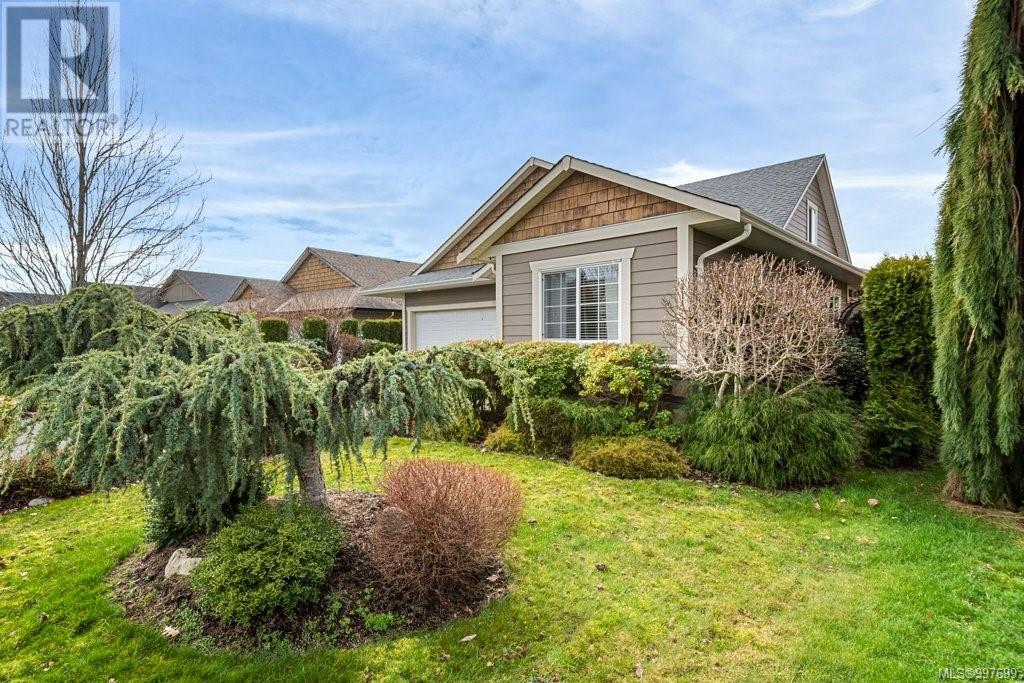 Property at 725 Lancaster Way image 2