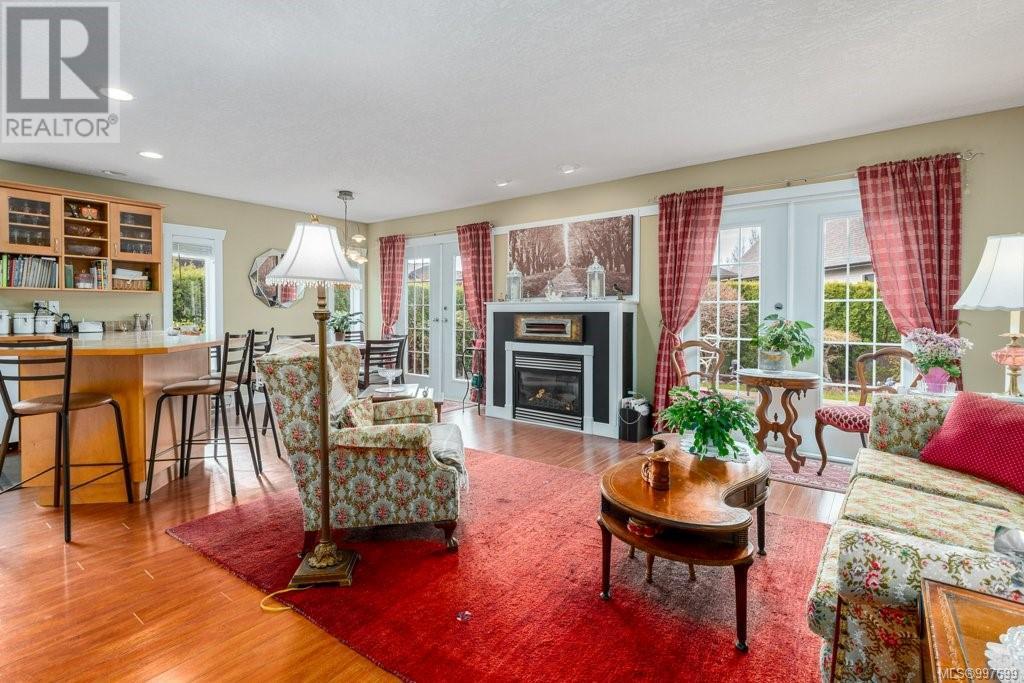 Property at 725 Lancaster Way image 4