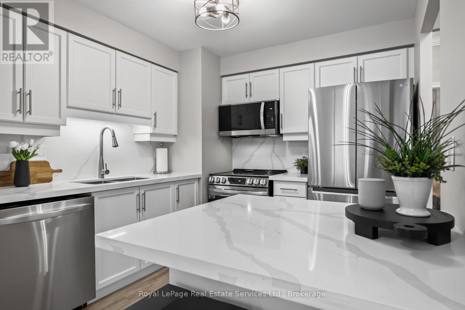 105 - 60 Old Mill Road, Oakville, Ontario  L6J 7V9 - Photo 8 - W12175804