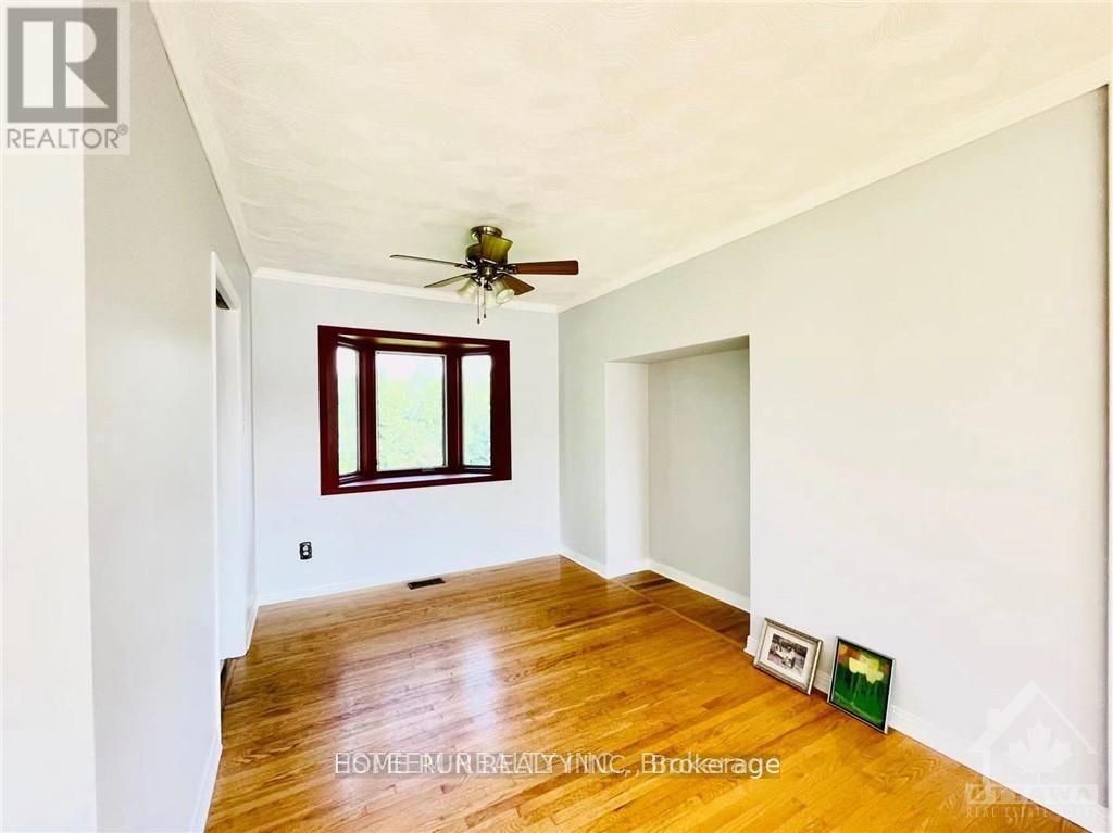 27 Oakview Avenue, Ottawa, Ontario  K2G 2Z9 - Photo 6 - X12192767